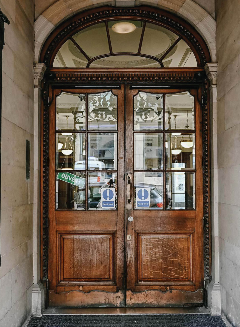 Entrance to Le Bistrot French restaurant on George IV Bridge, Edinburgh